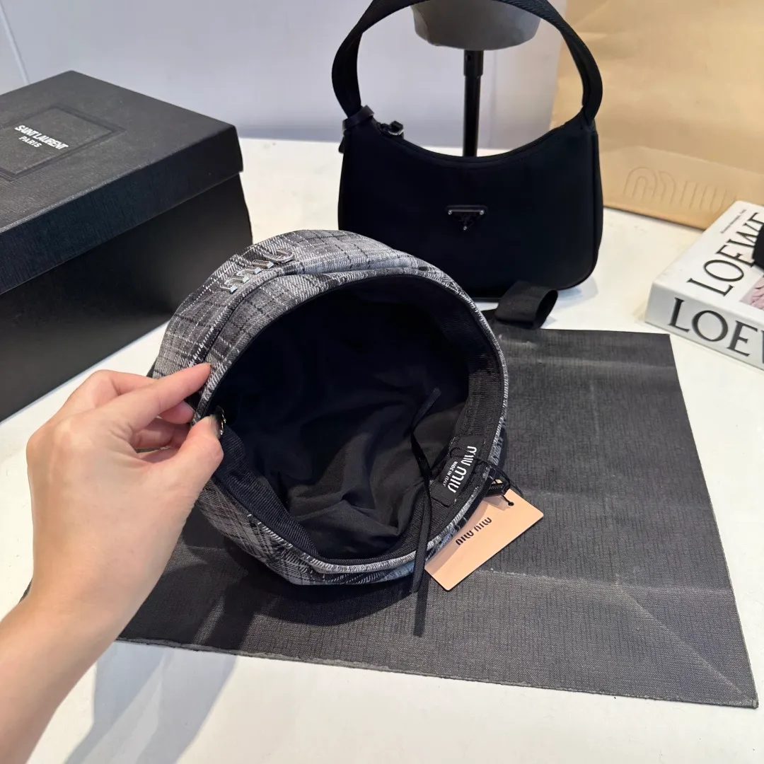 P60 miumiu autumn and winter new wool beret, official model, retro style sub-beret, head circumference 57cm