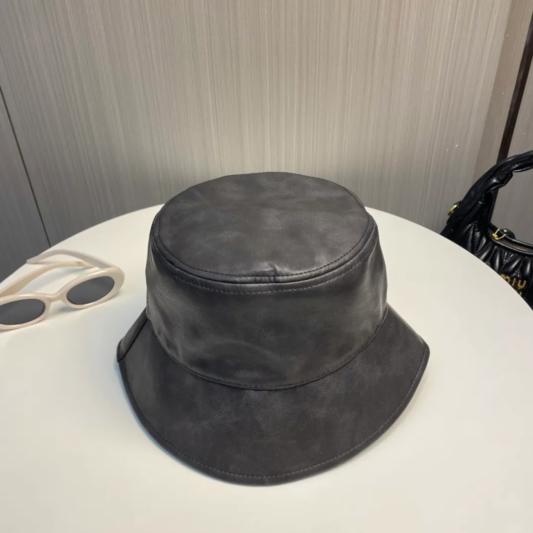 P66 comes with a cloth bag, miumiu new autumn and winter new original fisherman hat, full of retro charm, 1:1 mold customization, excellent quality, basic head circumference 56, adjustable.