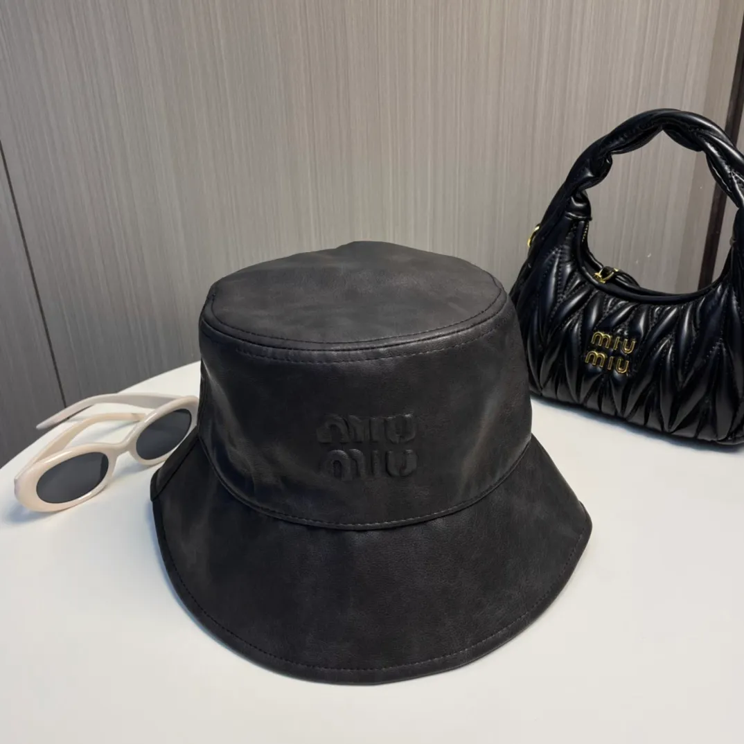 P66 comes with a cloth bag, miumiu new autumn and winter new original fisherman hat, full of retro charm, 1:1 mold customization, excellent quality, basic head circumference 56, adjustable.
