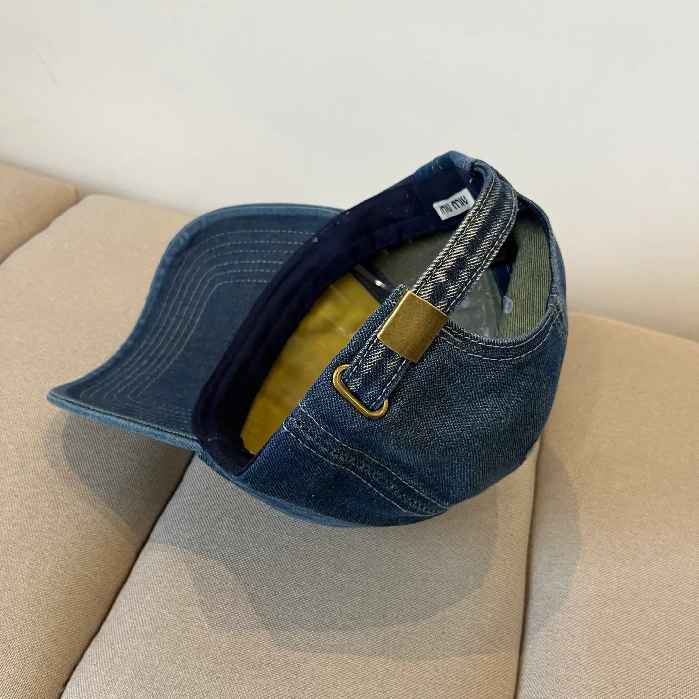 P70 miumiu original spring and summer new baseball cap, authentic mold-making and custom-made, the original workmanship is meticulous and the quality is superb!