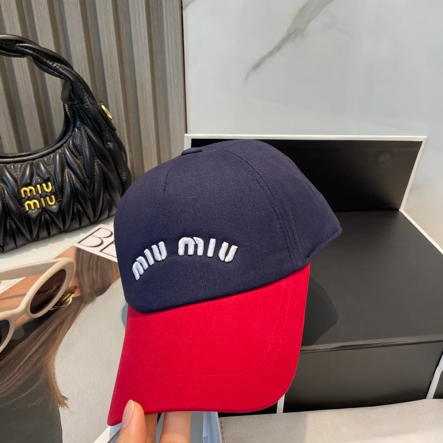 P70💛 Comes with dust bag. [Miumiu Miu Miu] New order style embroidered baseball cap🧢Big brand style is super easy to match, hurry up and get it!