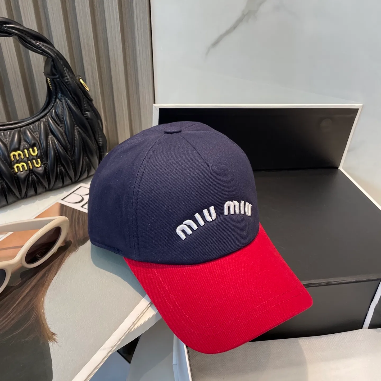 P70💛 Comes with dust bag. [Miumiu Miu Miu] New order style embroidered baseball cap🧢Big brand style is super easy to match, hurry up and get it!