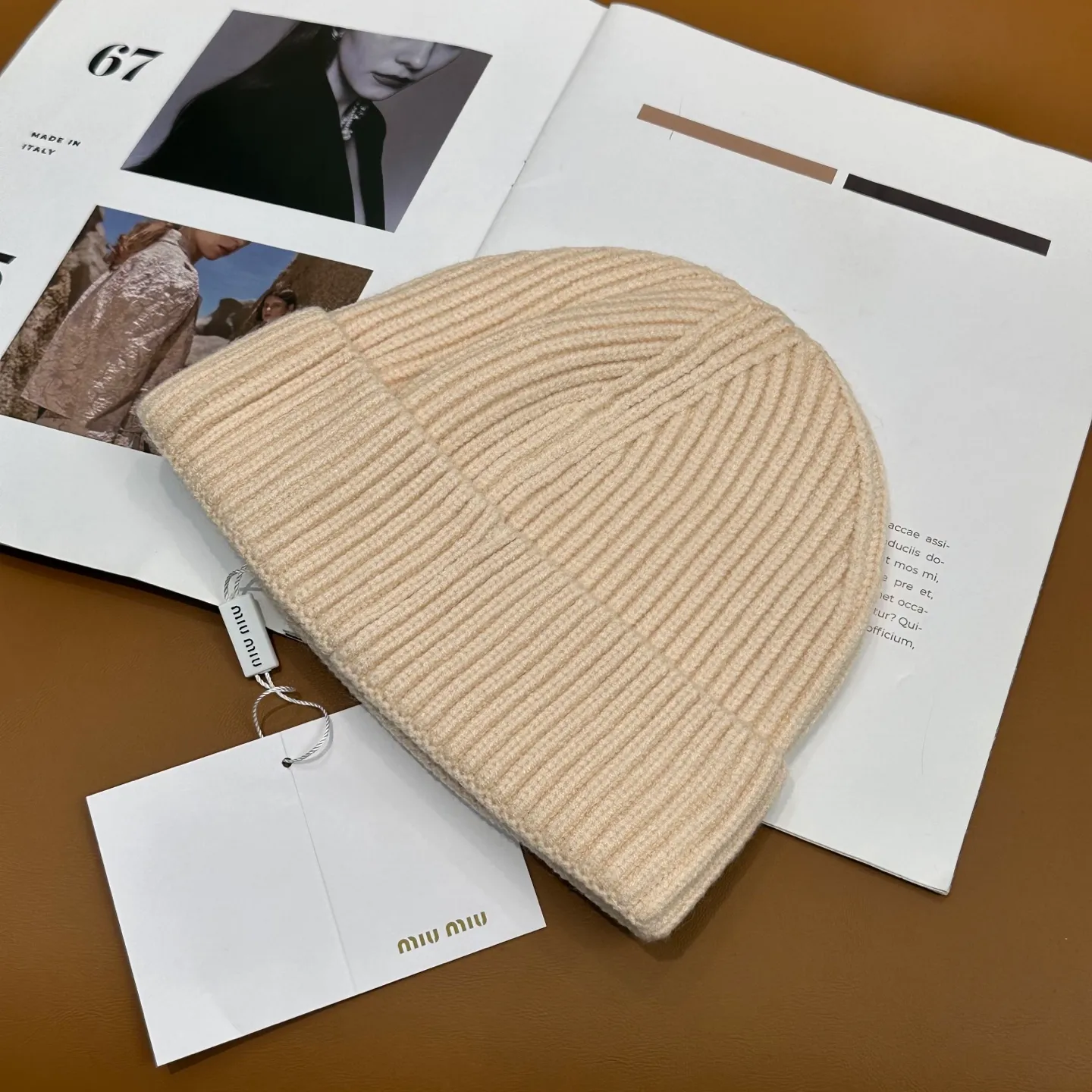 P66 miumiu Miu Miu counter's popular embroidered logo knitted hat! Xiaohongshu’s new product is released, it’s so 🉑️, high-elastic fabric, classic color