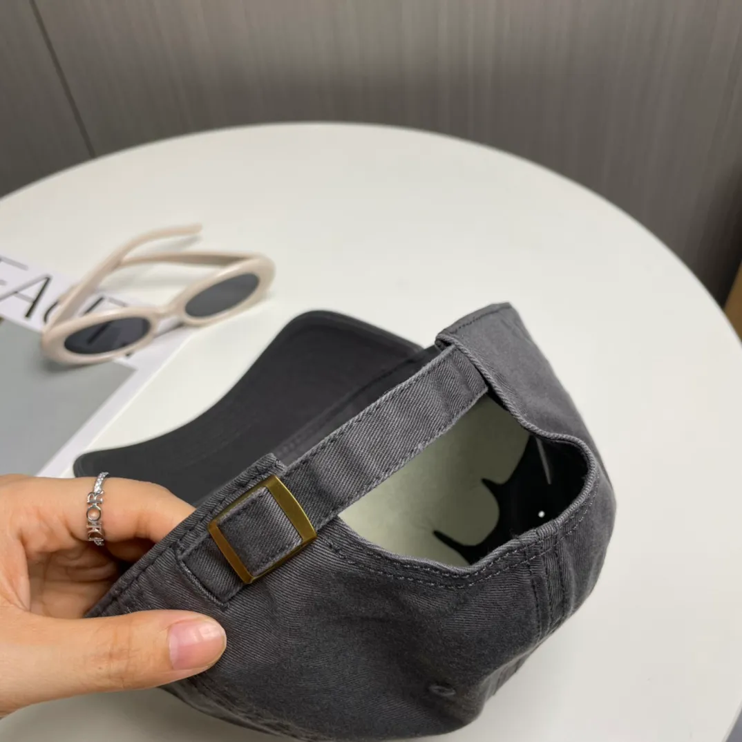 P50 miumiu new plain baseball cap, the hottest color at the moment - full of street style! Trendy and versatile, Xiaohongshu grows grass, poison, get your boyfriend, and cool together