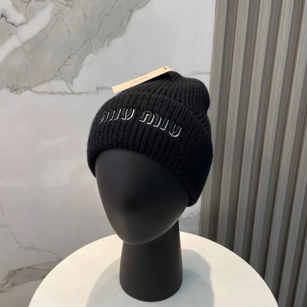 P50 miumiu Miu Miu counter's popular embroidered logo knitted hat! Xiaohongshu’s new product is released, it’s so 🉑️, high-elastic fabric, classic color