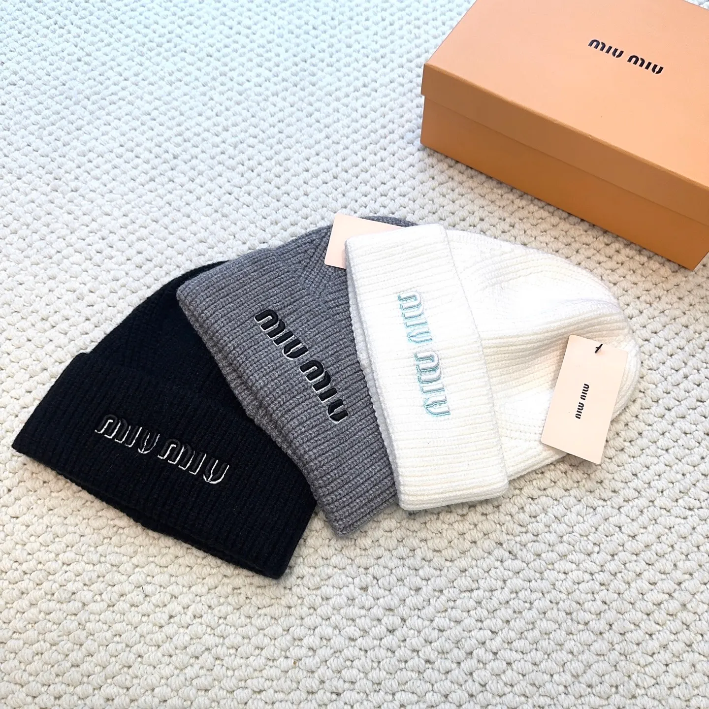 P50 miumiu Miu Miu counter's popular embroidered logo knitted hat! Xiaohongshu’s new product is released, it’s so 🉑️, high-elastic fabric, classic color