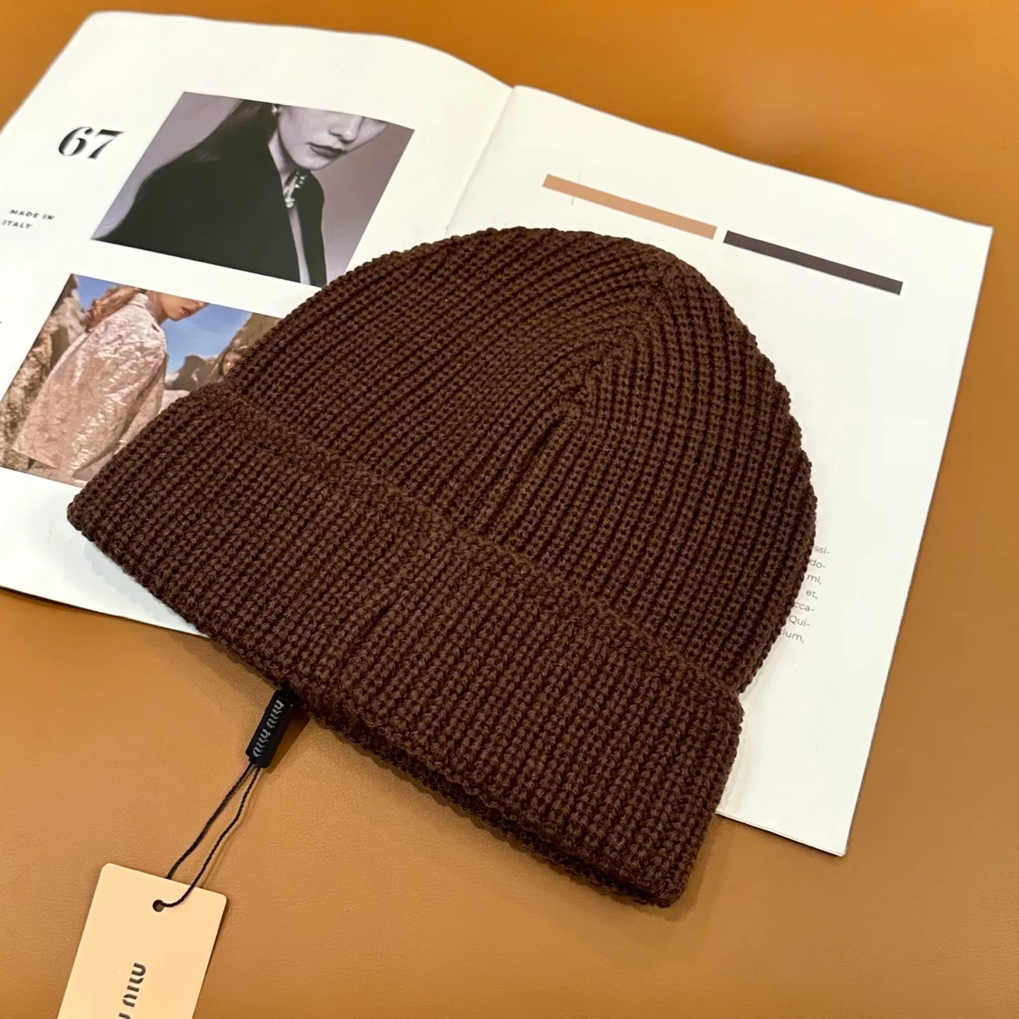 P60 miumiu Miu Miu counter's most popular wool embroidered logo knitted hat! Xiaohongshu’s new product is released, it’s so 🉑️, high-elastic fabric, classic colors, same style for men and women.
