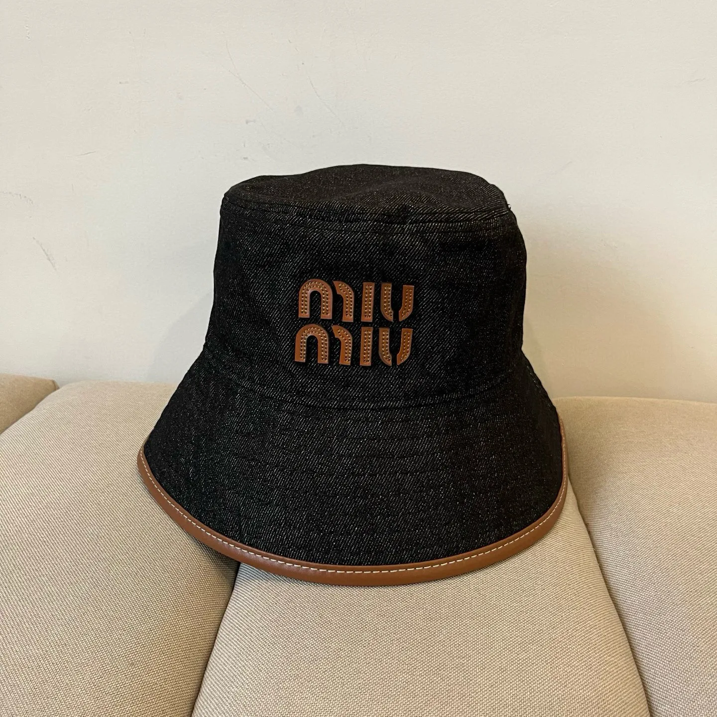 P70 miumiu original spring and summer new fisherman hat, genuine mold-making and custom-made, the original workmanship is meticulous and the quality is superb!