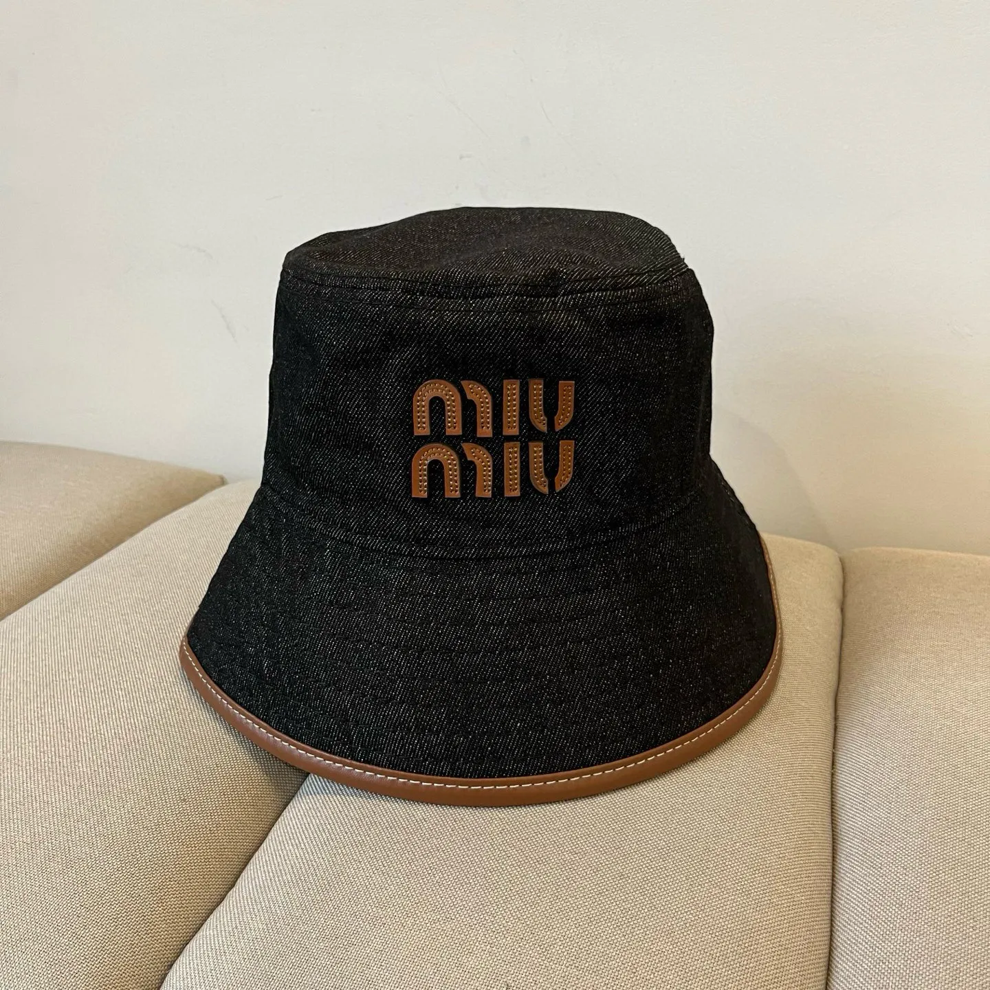 P70 miumiu original spring and summer new fisherman hat, genuine mold-making and custom-made, the original workmanship is meticulous and the quality is superb!