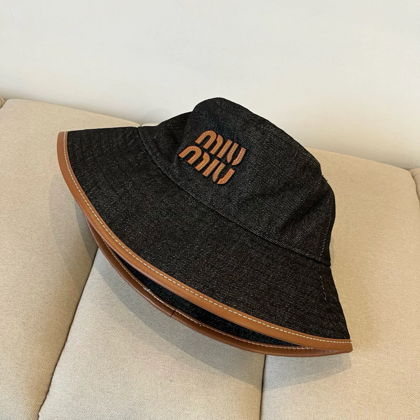P70 miumiu original spring and summer new fisherman hat, genuine mold-making and custom-made, the original workmanship is meticulous and the quality is superb!
