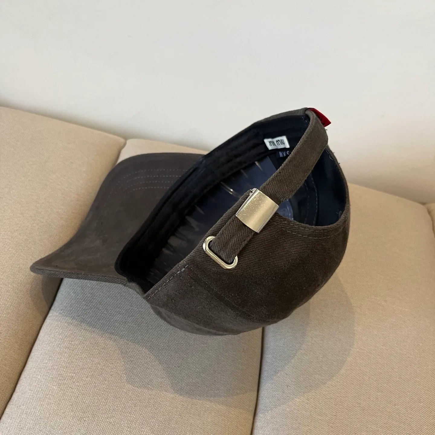 P70 miumiu original spring and summer new baseball cap, authentic mold-making and custom-made, the original workmanship is meticulous and the quality is superb!