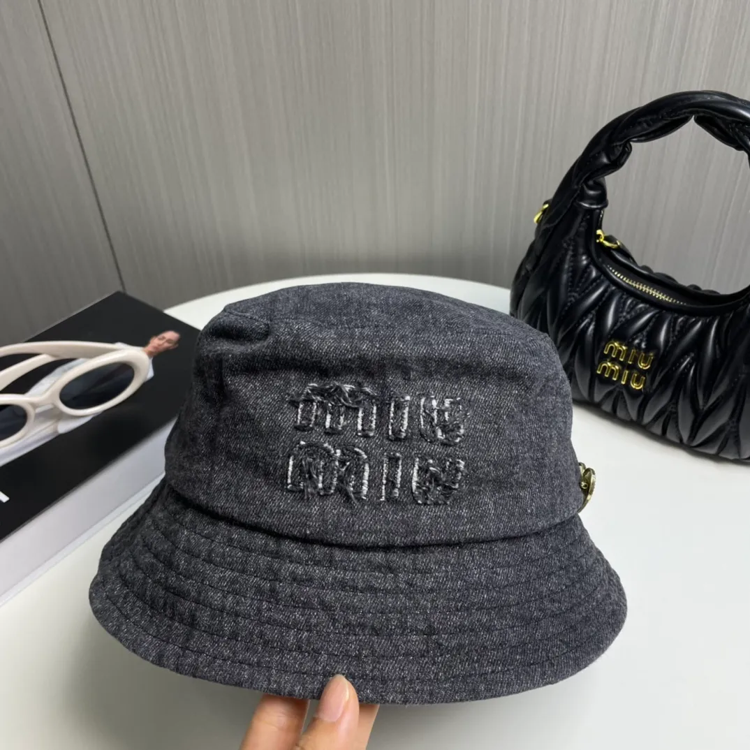 P76💛 Comes with dust bag. [Miumiu Miumiu] New denim order style bucket hat, big brand style is super easy to match, hurry up and get it!
