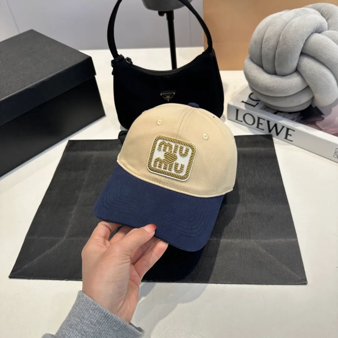 P56 miumiu original spring and summer new baseball cap, genuine mold-making and custom-made, the original workmanship is meticulous and the quality is superb!