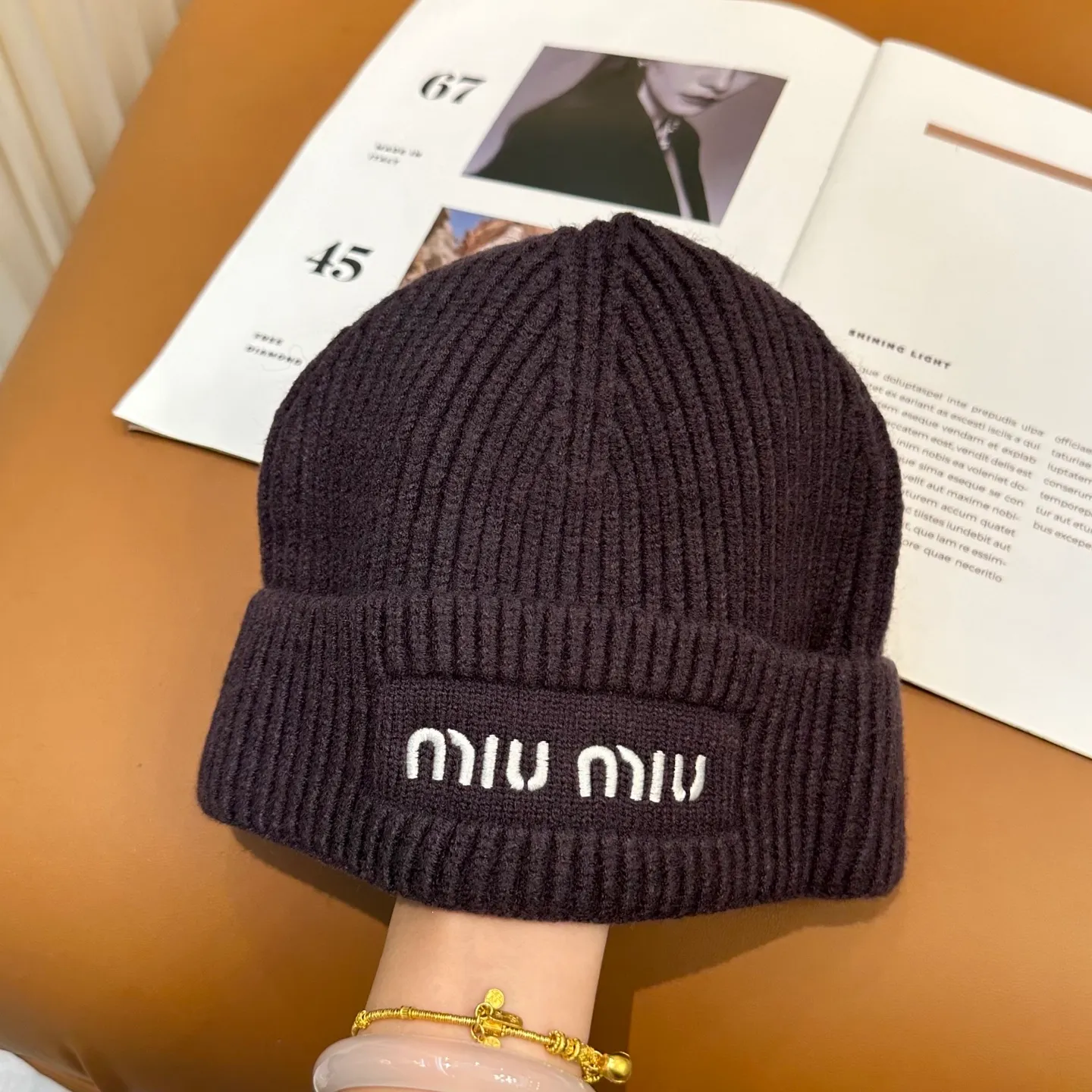 P66 miumiu Miu Miu counter's popular embroidered logo knitted hat! Xiaohongshu’s new product is released, it’s so 🉑️, high-elastic fabric, classic color