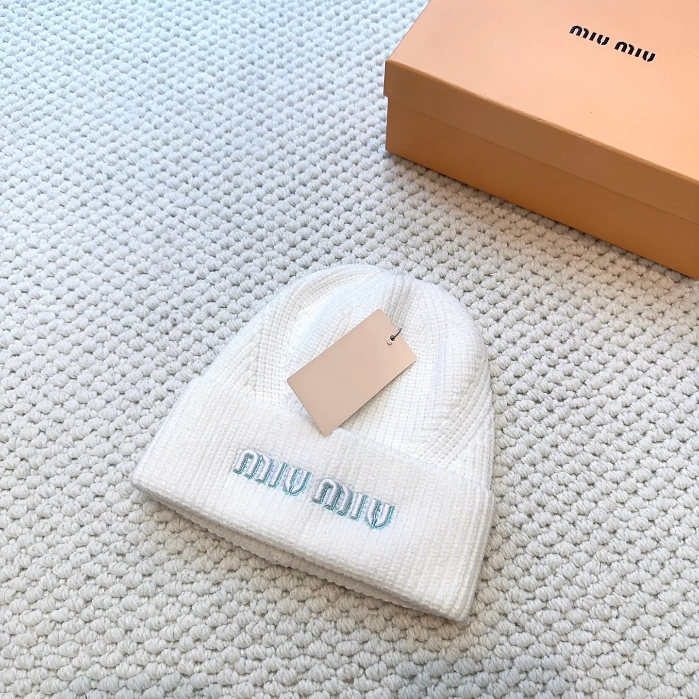 P50 miumiu Miu Miu counter's popular embroidered logo knitted hat! Xiaohongshu’s new product is released, it’s so 🉑️, high-elastic fabric, classic color