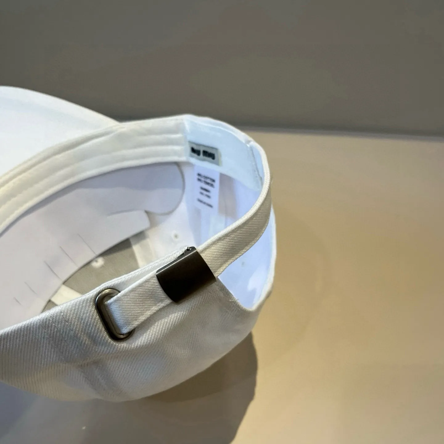 P60 miumiu original spring and summer new baseball cap, authentic mold-making and custom-made, the original workmanship is meticulous and the quality is superb!