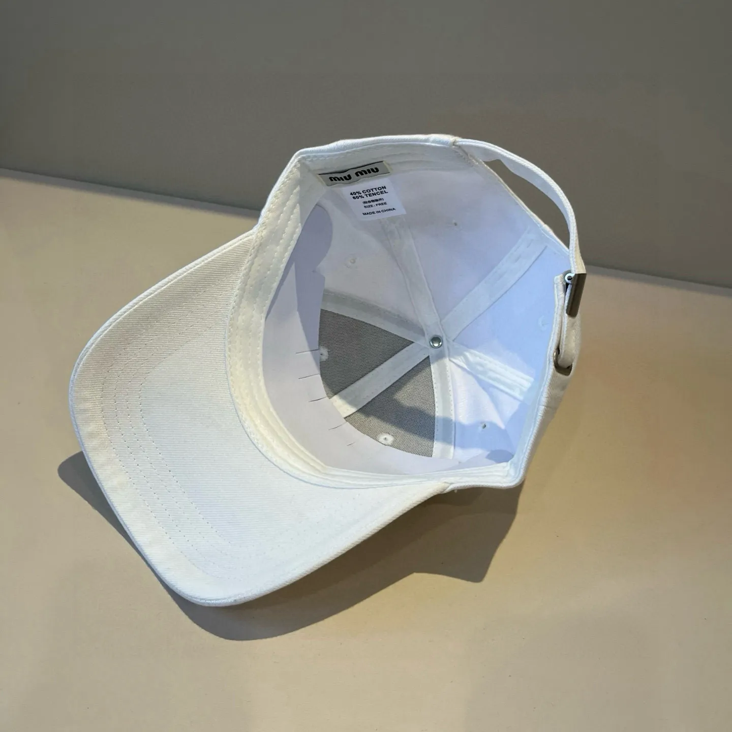 P60 miumiu original spring and summer new baseball cap, authentic mold-making and custom-made, the original workmanship is meticulous and the quality is superb!