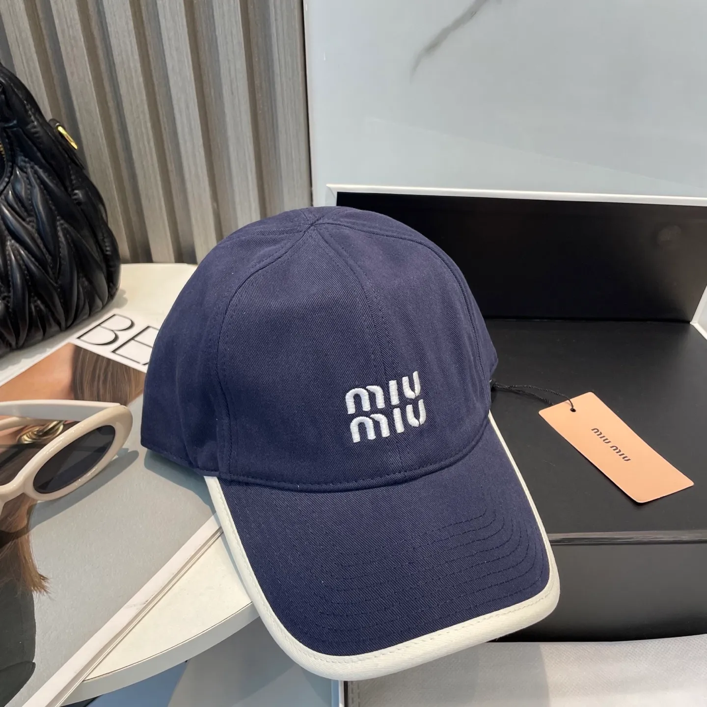 P60💛 Comes with dust bag. [Miumiu Miu Miu] New order style embroidered baseball cap🧢Big brand style is super easy to match, hurry up and get it!