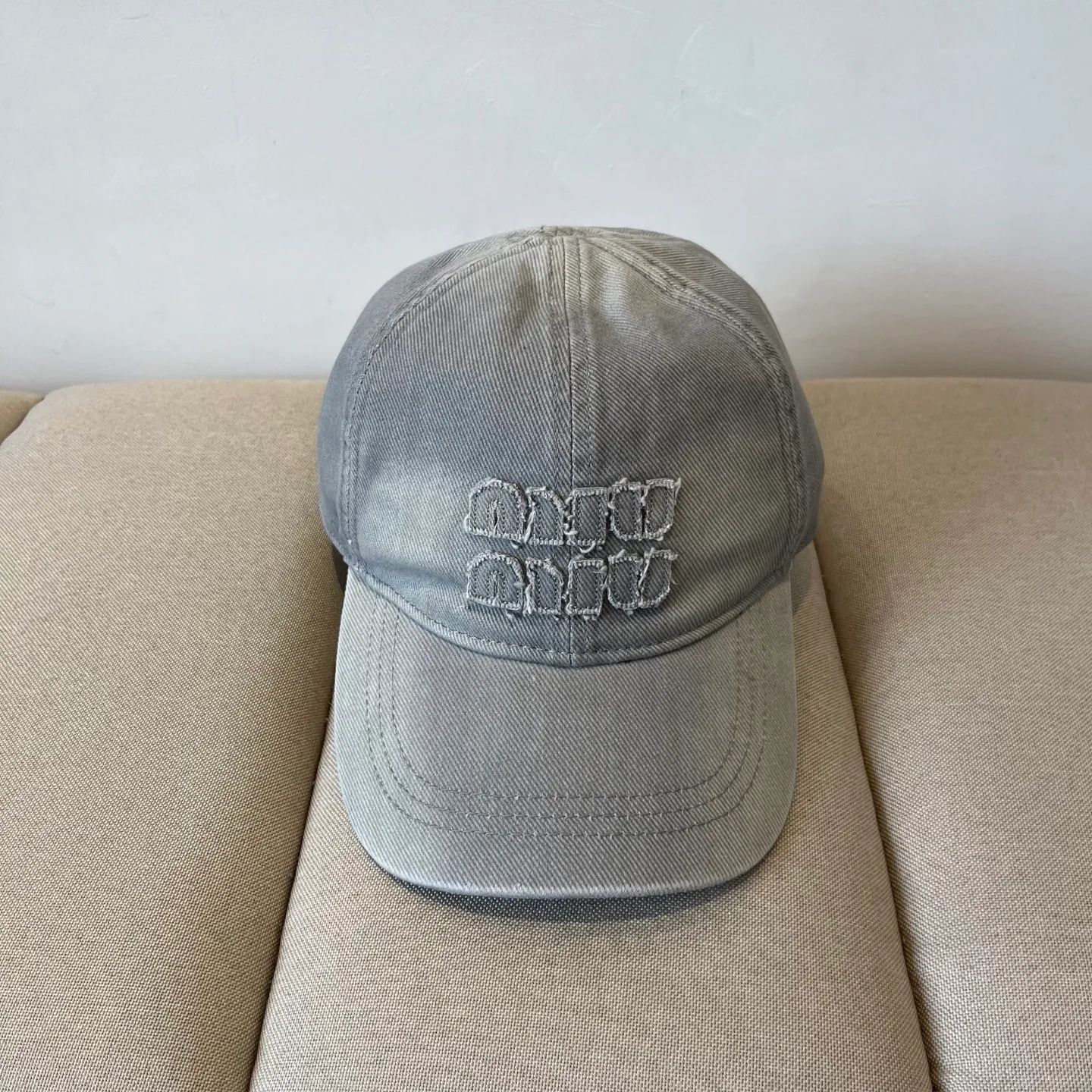 P60 miumiu original spring and summer new baseball cap, authentic mold-making and custom-made, the original workmanship is meticulous and the quality is superb!