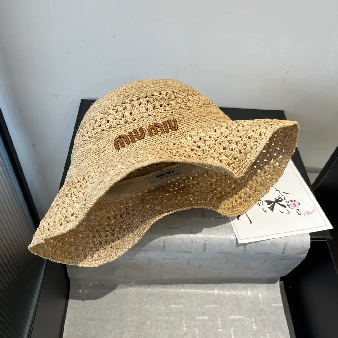 💰220¥ miumiu Miu Miu's new raffia straw hat, purely hand-crocheted, very small production, heavy workmanship, the same style at the counter, head circumference 57cm