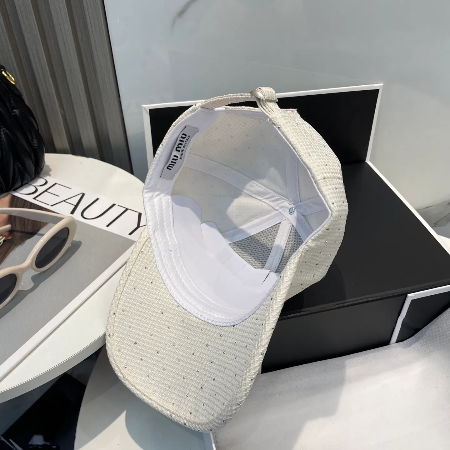 P50 miumiu new spring and summer full diamond baseball cap, the hottest color at the moment - full of street style! Trendy and versatile, Xiaohongshu grows grass, poison, get your boyfriend, and cool together