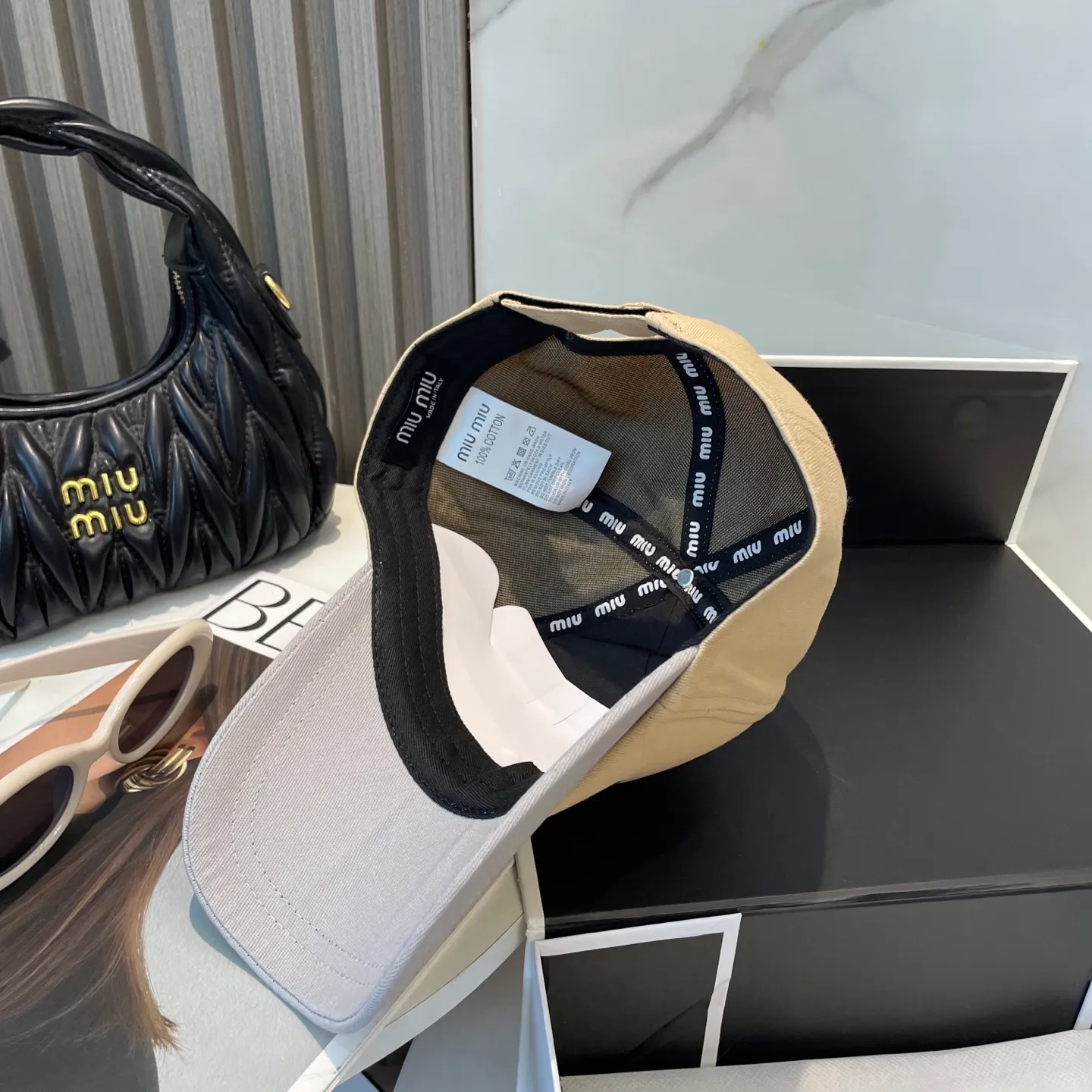 P70💛 Comes with dust bag. [Miumiu Miu Miu] New order style embroidered baseball cap🧢Big brand style is super easy to match, hurry up and get it!