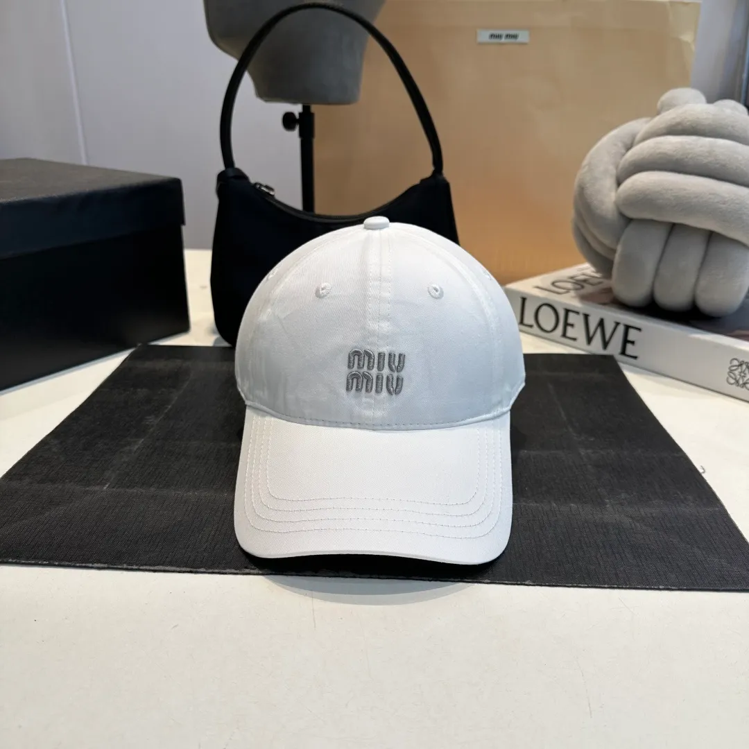 P56 miumiu's new candy-colored summer baseball cap. Color matchmaker. It's so confusing. Add a few more colors and match them as you like.