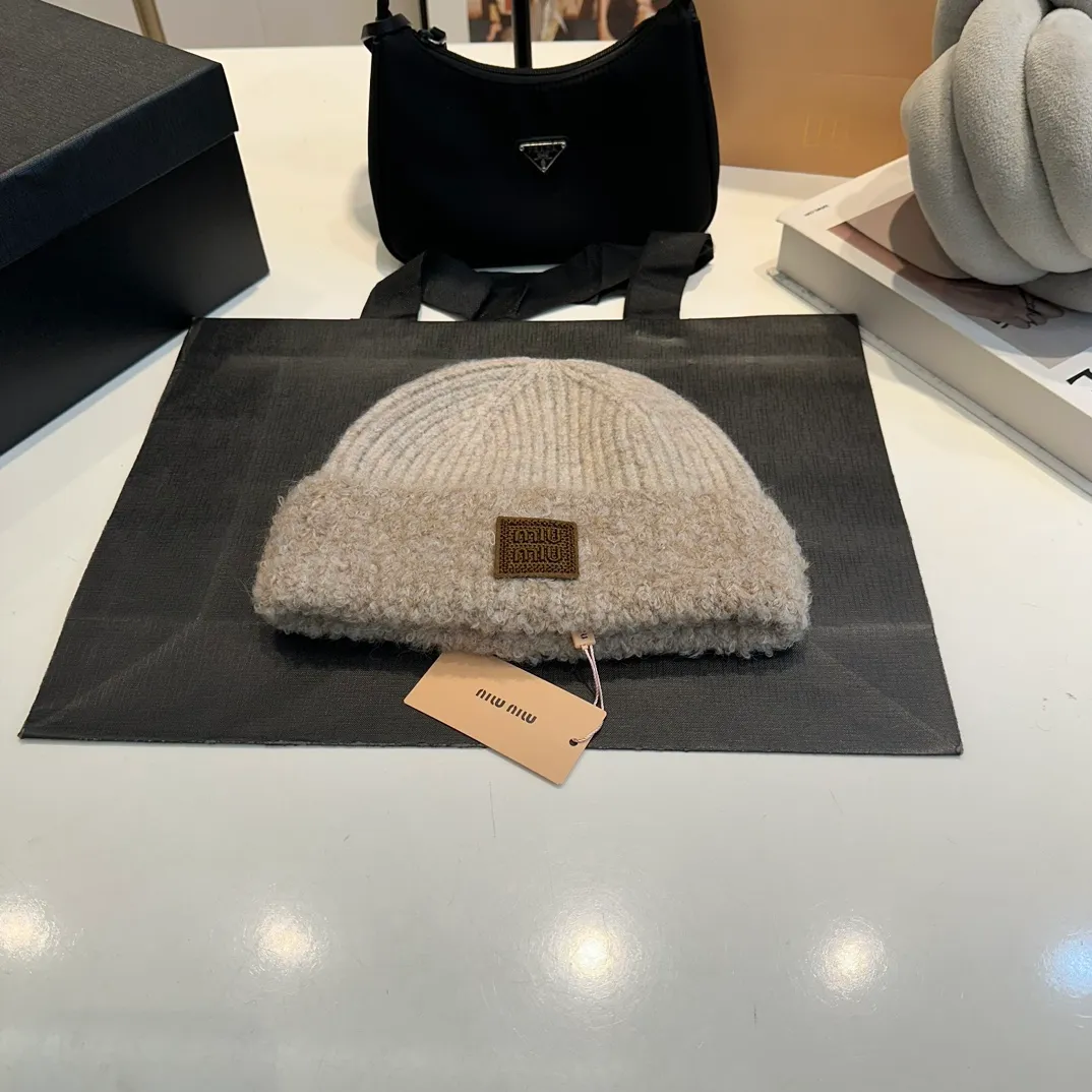 P50 miumiu 2024 autumn and winter new wool hat, 40% rabbit hair, 60% wool, high quality warm knitted hat