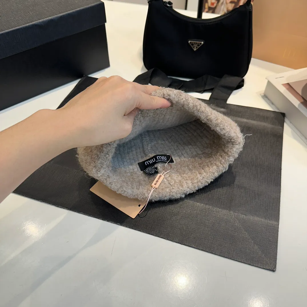 P50 miumiu 2024 autumn and winter new wool hat, 40% rabbit hair, 60% wool, high quality warm knitted hat