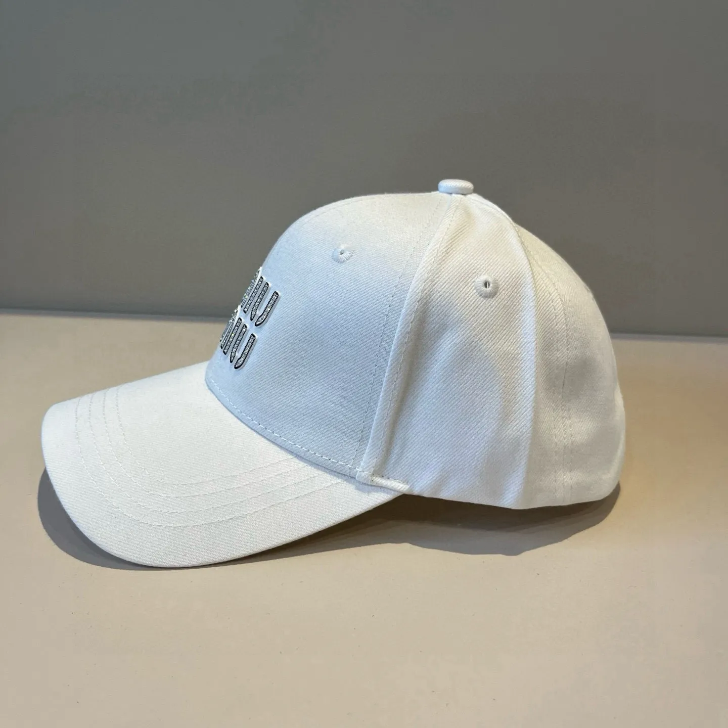P60 miumiu original spring and summer new baseball cap, authentic mold-making and custom-made, the original workmanship is meticulous and the quality is superb!