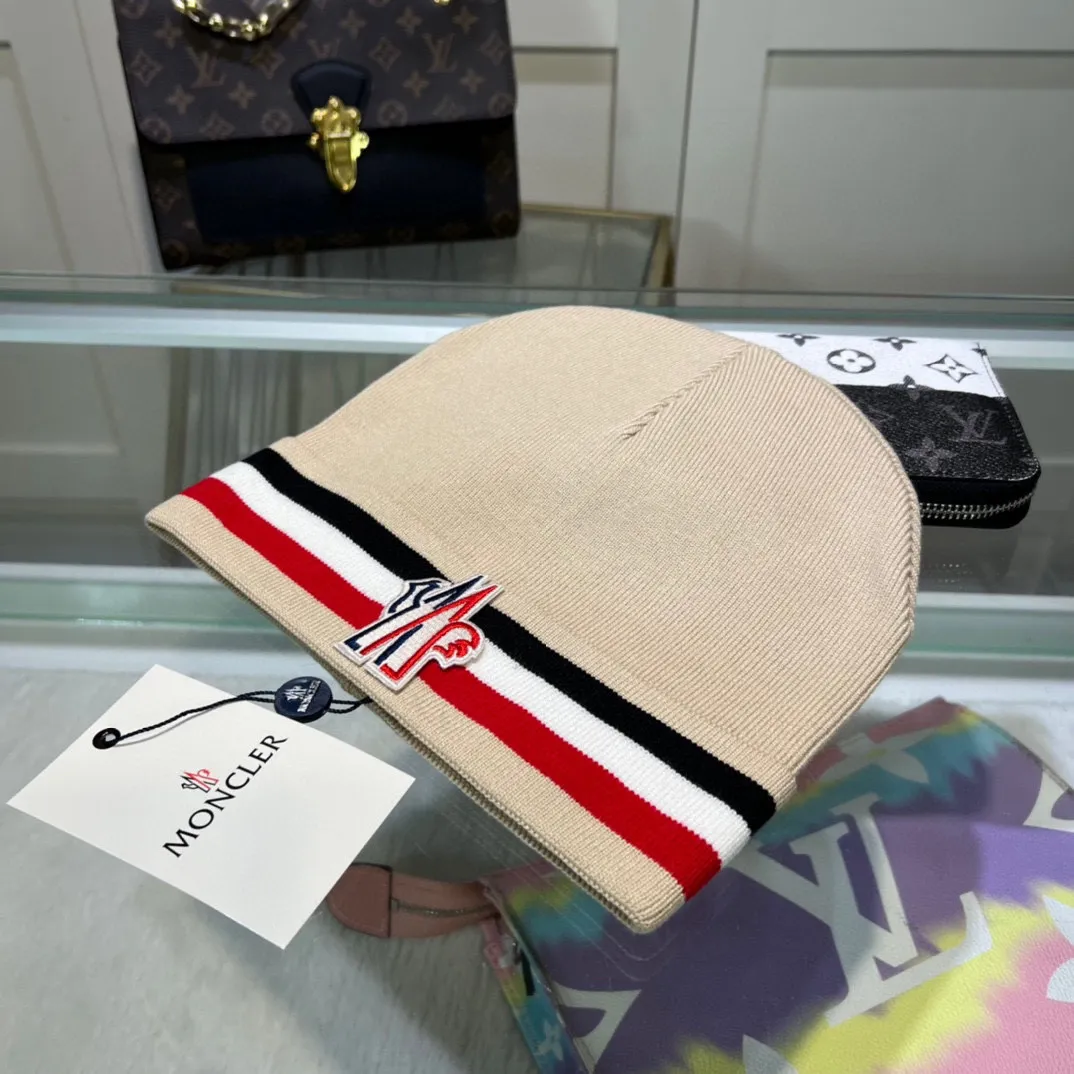 P50 comes with dust bag 🌺【MONCLER】Official website classic model, pay attention to the quality, the only one in the market that pays attention to quality details, 70% wool, 30% rabbit fur knitted hat! The same style for men and women, thicker and warmer, fashionable and popular 🌸First-class quality, the best brand for warmth in autumn and winter, order now, limited edition