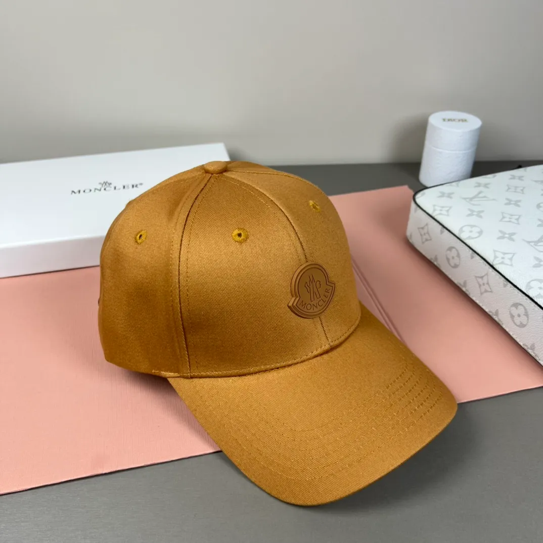 P76 comes with dust bag MONCLER mouth covering 🎩Good quality, high-end atmosphere, super popular 💖The texture is great, it is very easy to match when out on the street! Fashion trends! A must-have item for going out, the same style for men and women, get it now!