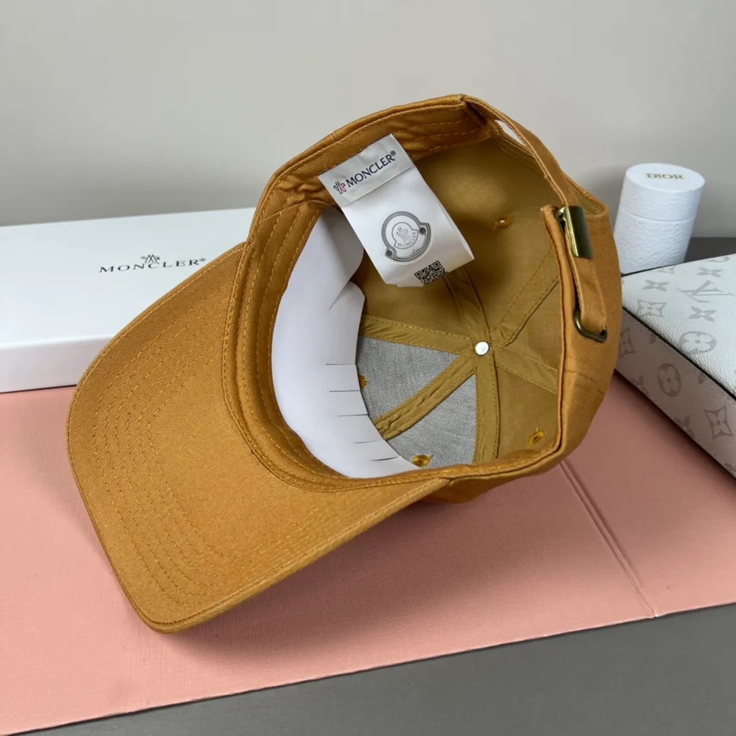 P76 comes with dust bag MONCLER mouth covering 🎩Good quality, high-end atmosphere, super popular 💖The texture is great, it is very easy to match when out on the street! Fashion trends! A must-have item for going out, the same style for men and women, get it now!