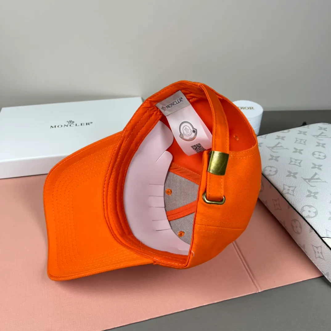 P76 comes with dust bag MONCLER mouth covering 🎩Good quality, high-end atmosphere, super popular 💖The texture is great, it is very easy to match when out on the street! Fashion trends! A must-have item for going out, the same style for men and women, get it now!