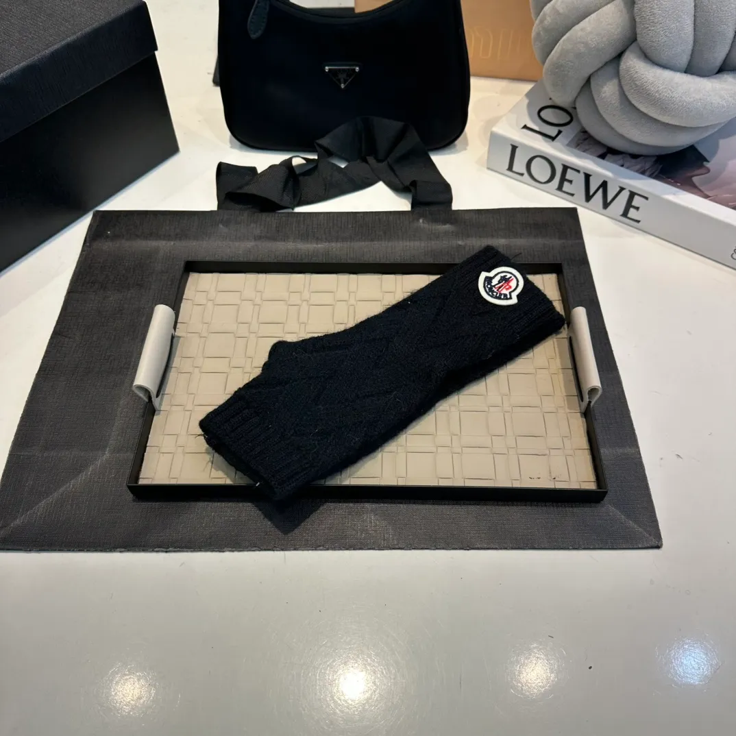 P70 Moncler Mouth Knitted Hat Gloves 24 Autumn and Winter New Style Warmth and Cold Protection