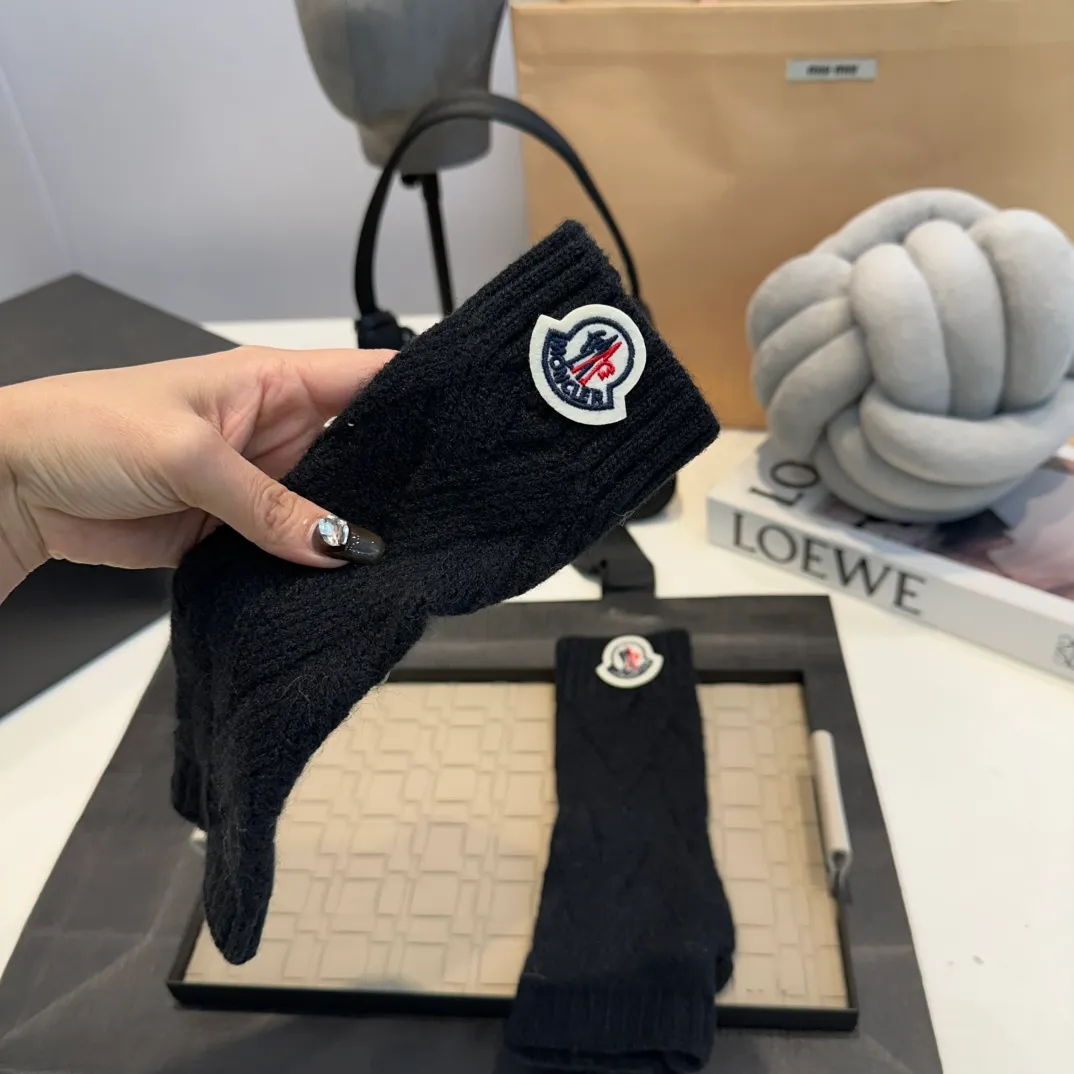 P70 Moncler Mouth Knitted Hat Gloves 24 Autumn and Winter New Style Warmth and Cold Protection