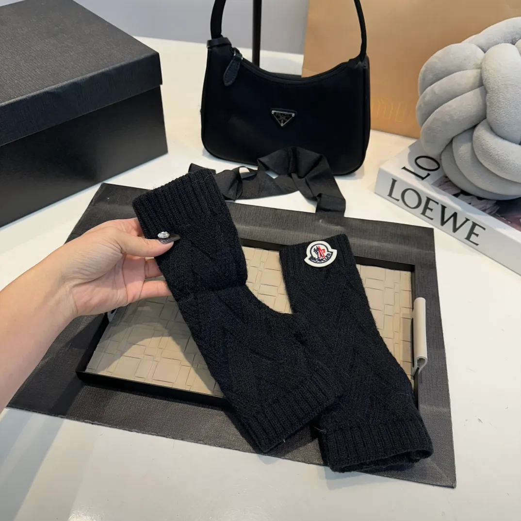 P70 Moncler Mouth Knitted Hat Gloves 24 Autumn and Winter New Style Warmth and Cold Protection