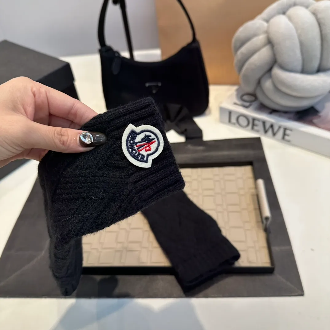 P70 Moncler Mouth Knitted Hat Gloves 24 Autumn and Winter New Style Warmth and Cold Protection