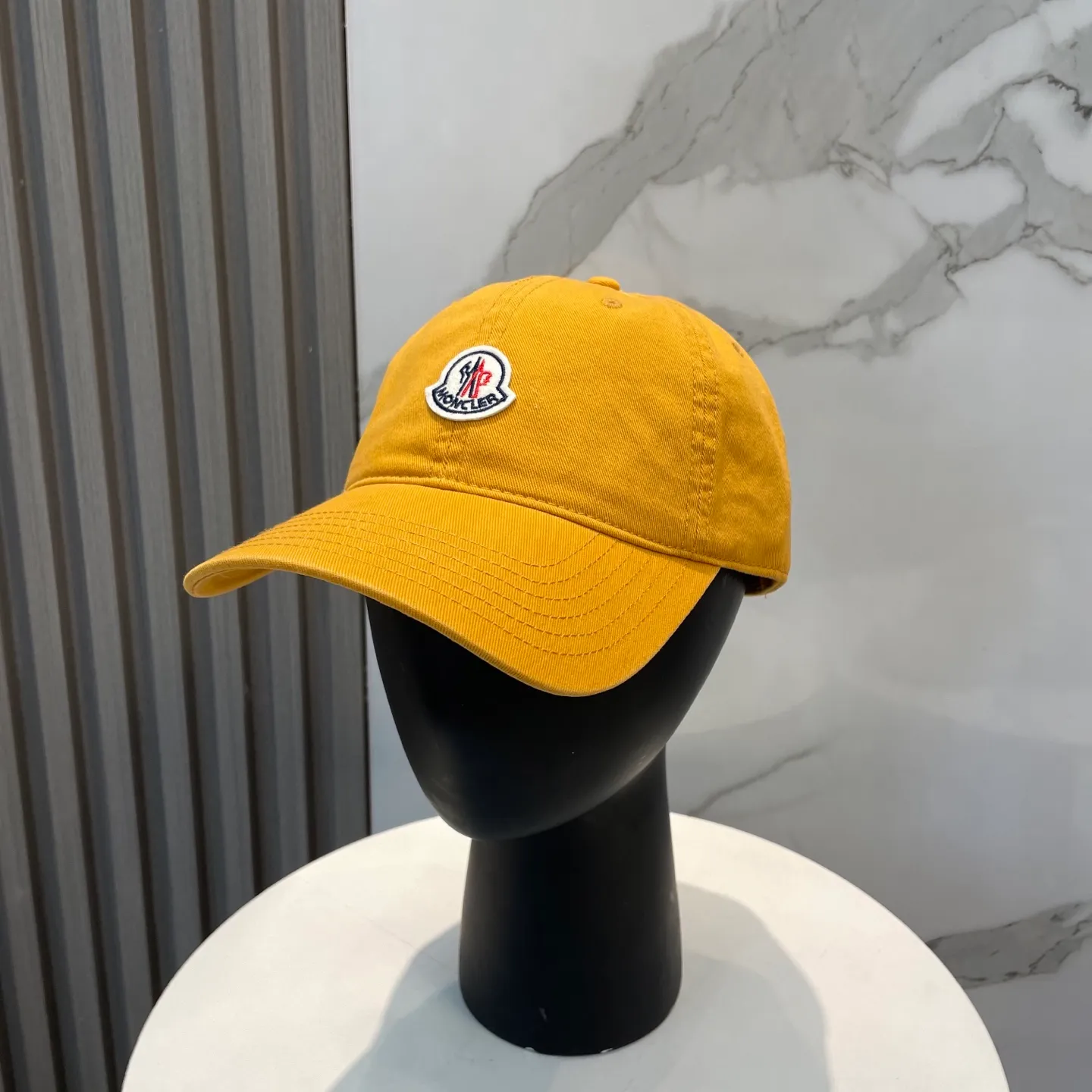P50 MONCLER new baseball cap, a fashionable street item with a very good style, a favorite among Internet celebrities and fashion bloggers! High quality, comfortable and breathable, concave shape looks good