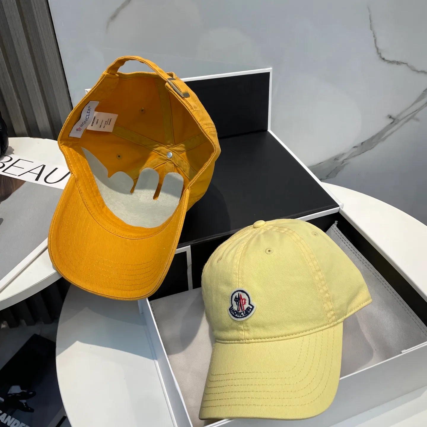 P50 MONCLER new baseball cap, a fashionable street item with a very good style, a favorite among Internet celebrities and fashion bloggers! High quality, comfortable and breathable, concave shape looks good