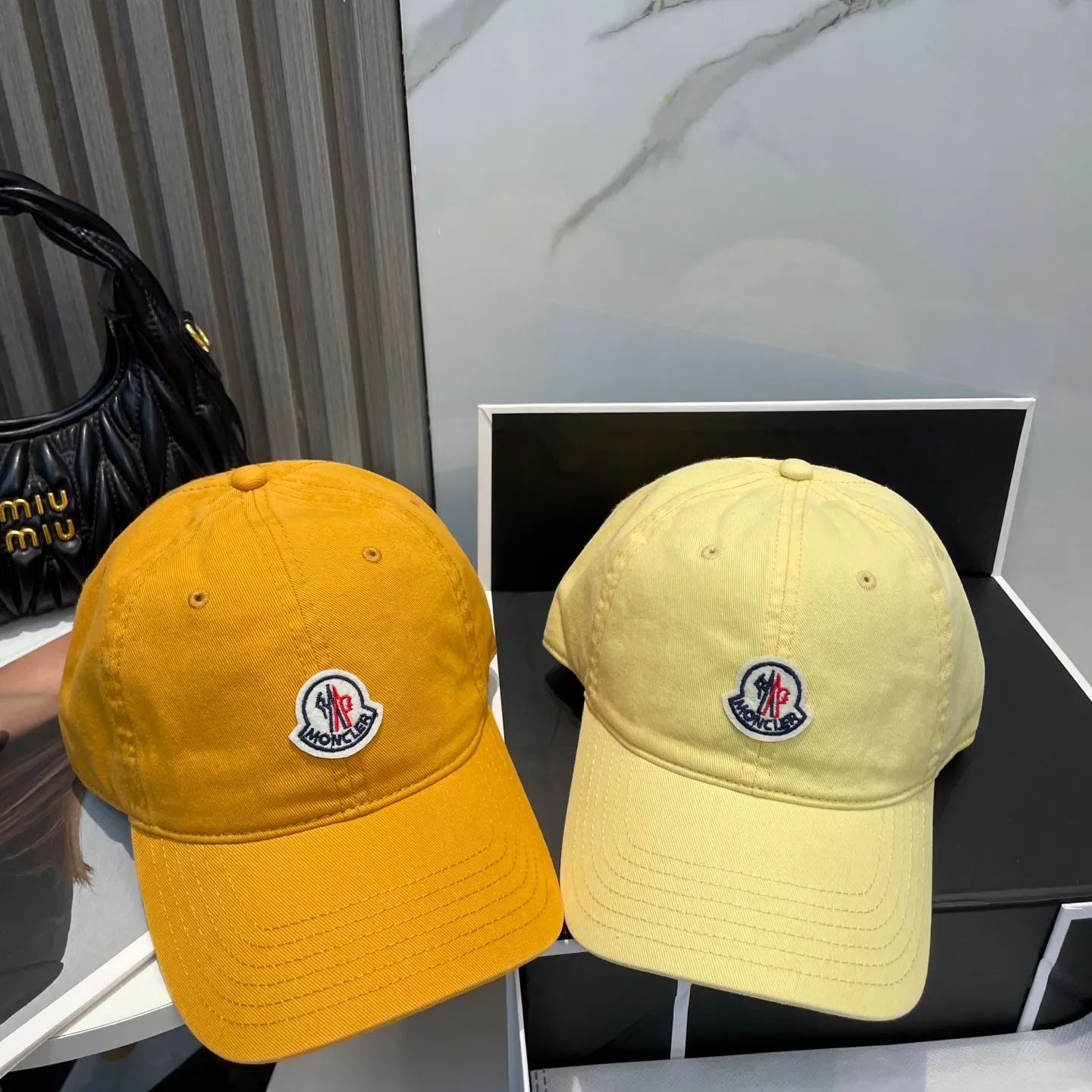 P50 MONCLER new baseball cap, a fashionable street item with a very good style, a favorite among Internet celebrities and fashion bloggers! High quality, comfortable and breathable, concave shape looks good