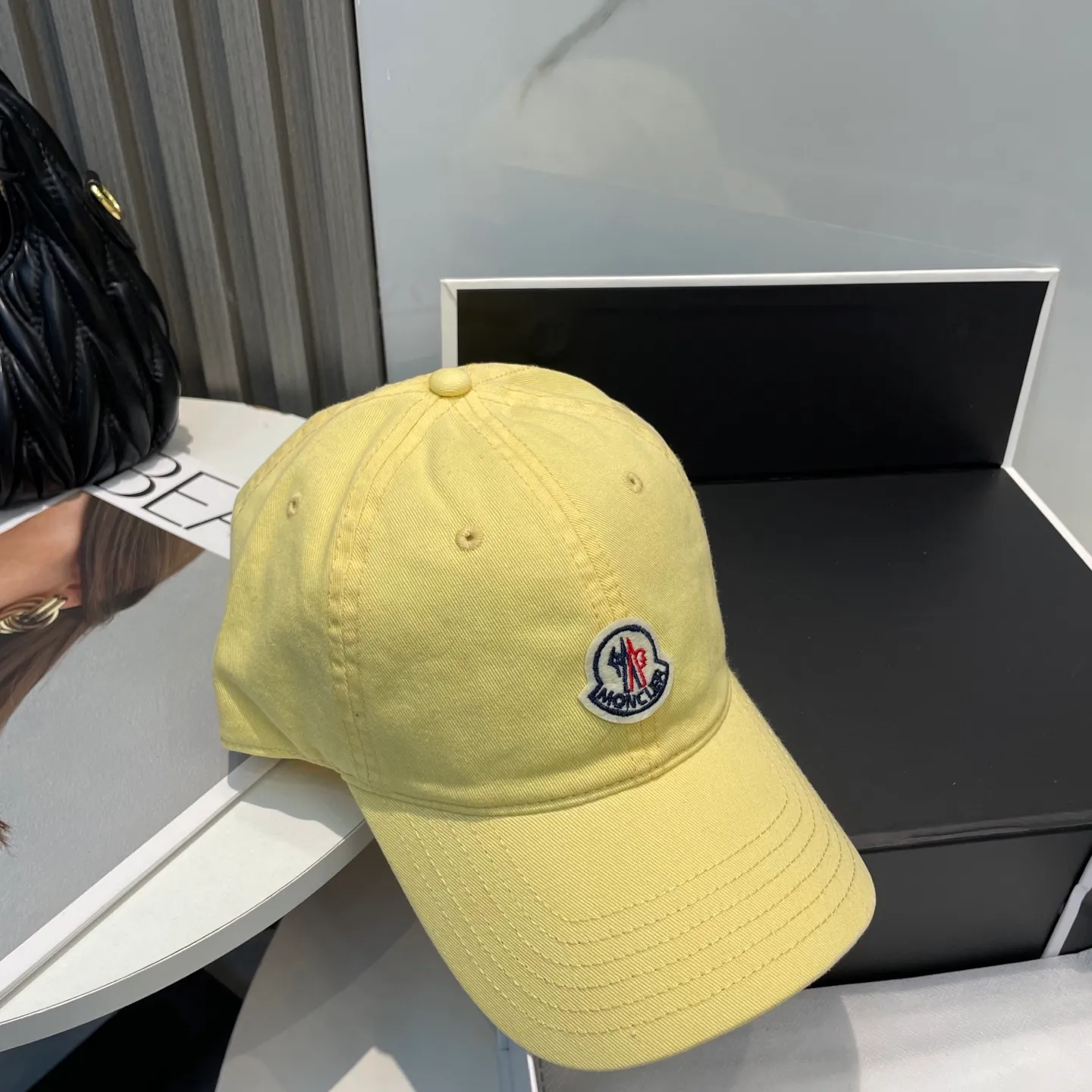 P50 MONCLER new baseball cap, a fashionable street item with a very good style, a favorite among Internet celebrities and fashion bloggers! High quality, comfortable and breathable, concave shape looks good