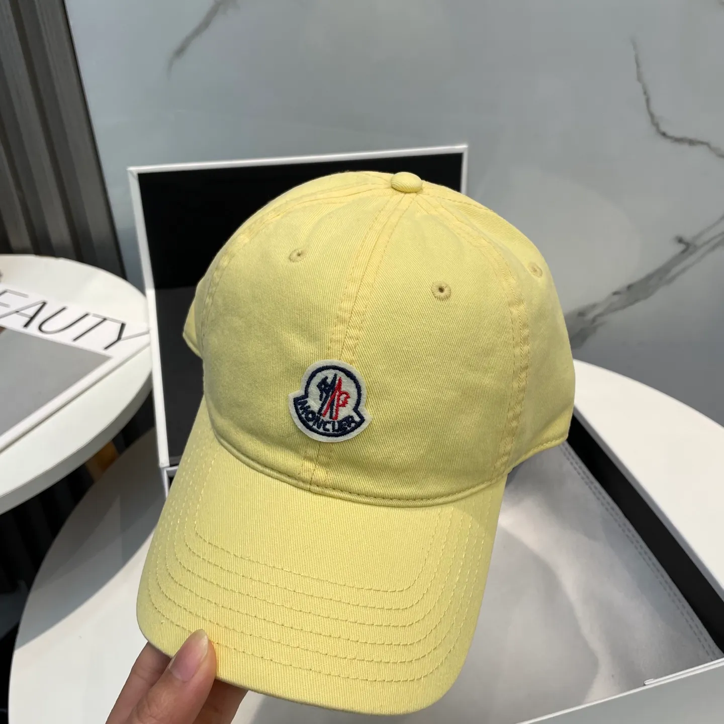 P50 MONCLER new baseball cap, a fashionable street item with a very good style, a favorite among Internet celebrities and fashion bloggers! High quality, comfortable and breathable, concave shape looks good