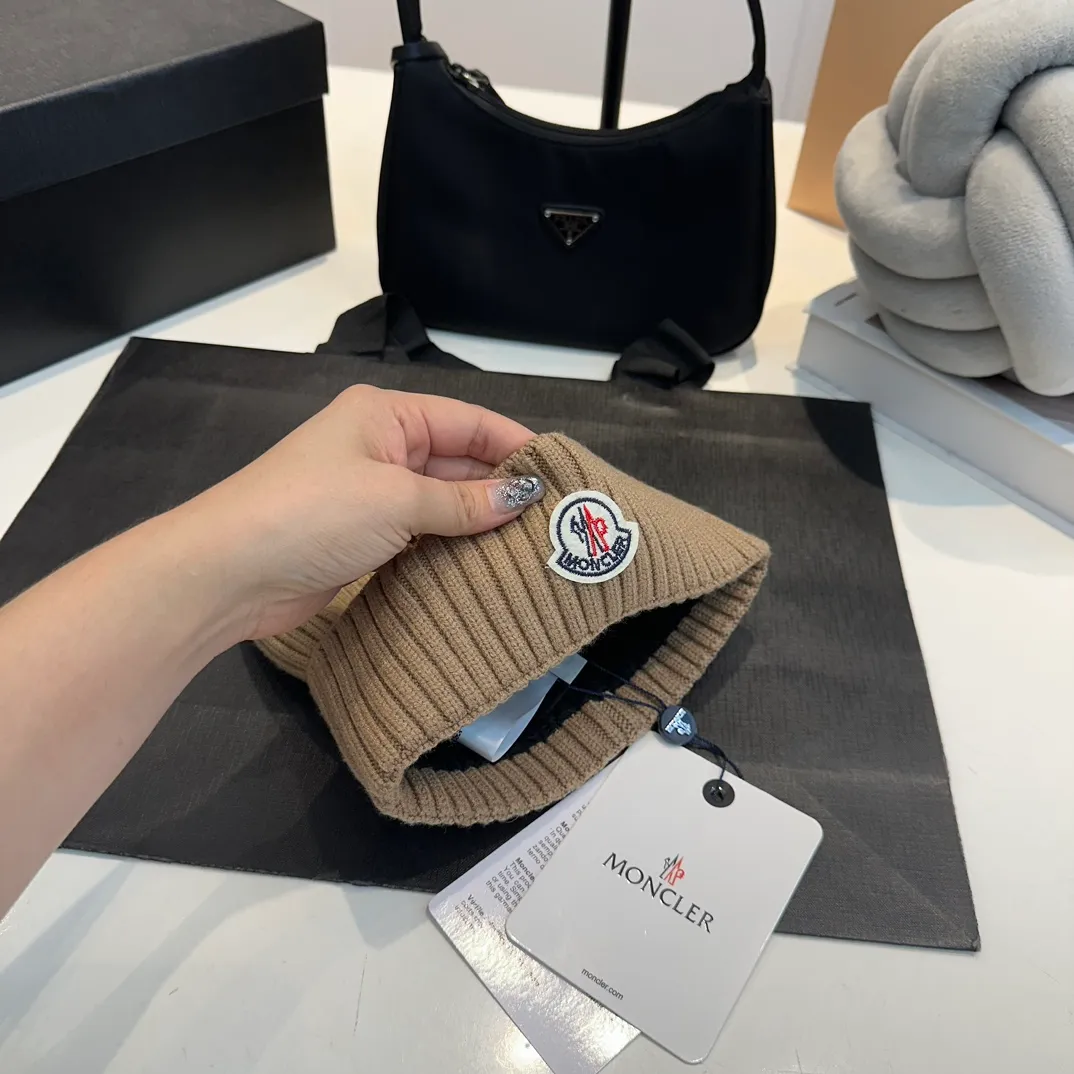 P50 MONCLER Mouth Fashion Pearl Stripe Knitted Hat Women's Thickened Winter Warm Wool Hat Women's Versatile Pullover Hat