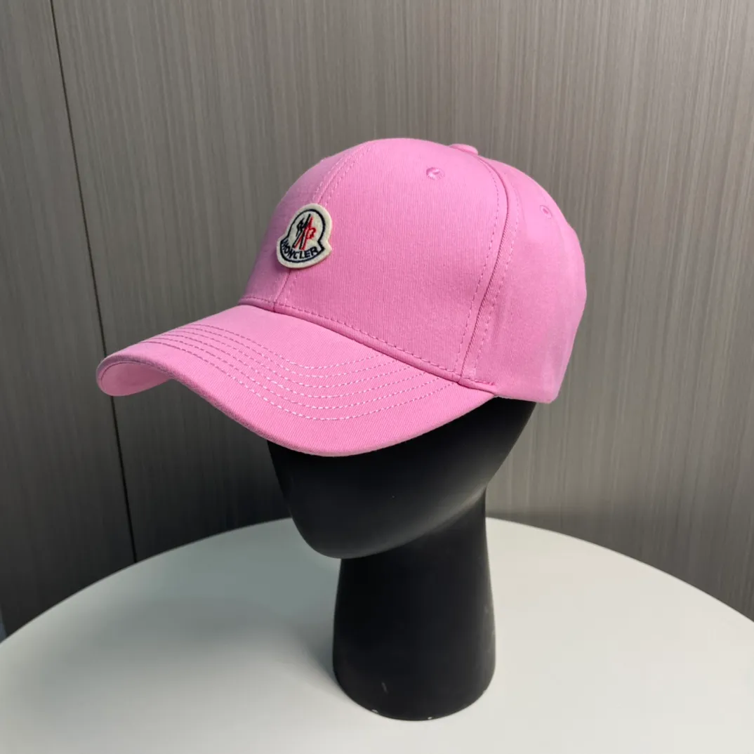 P56 MONCLER new baseball cap, a fashionable street item with a great style, a favorite among Internet celebrities and fashion bloggers! High quality, comfortable and breathable, concave shape looks good