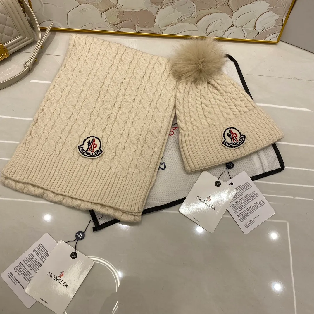 Moncler Mouth Covered Twist Cashmere Knitted Hat (Fox Fur Ball) + Scarf🧣