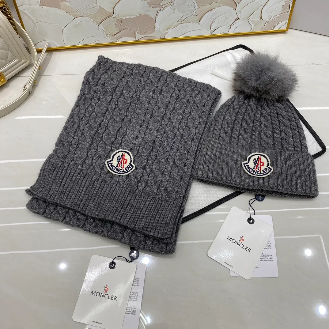 Moncler Mouth Covered Twist Cashmere Knitted Hat (Fox Fur Ball) + Scarf🧣