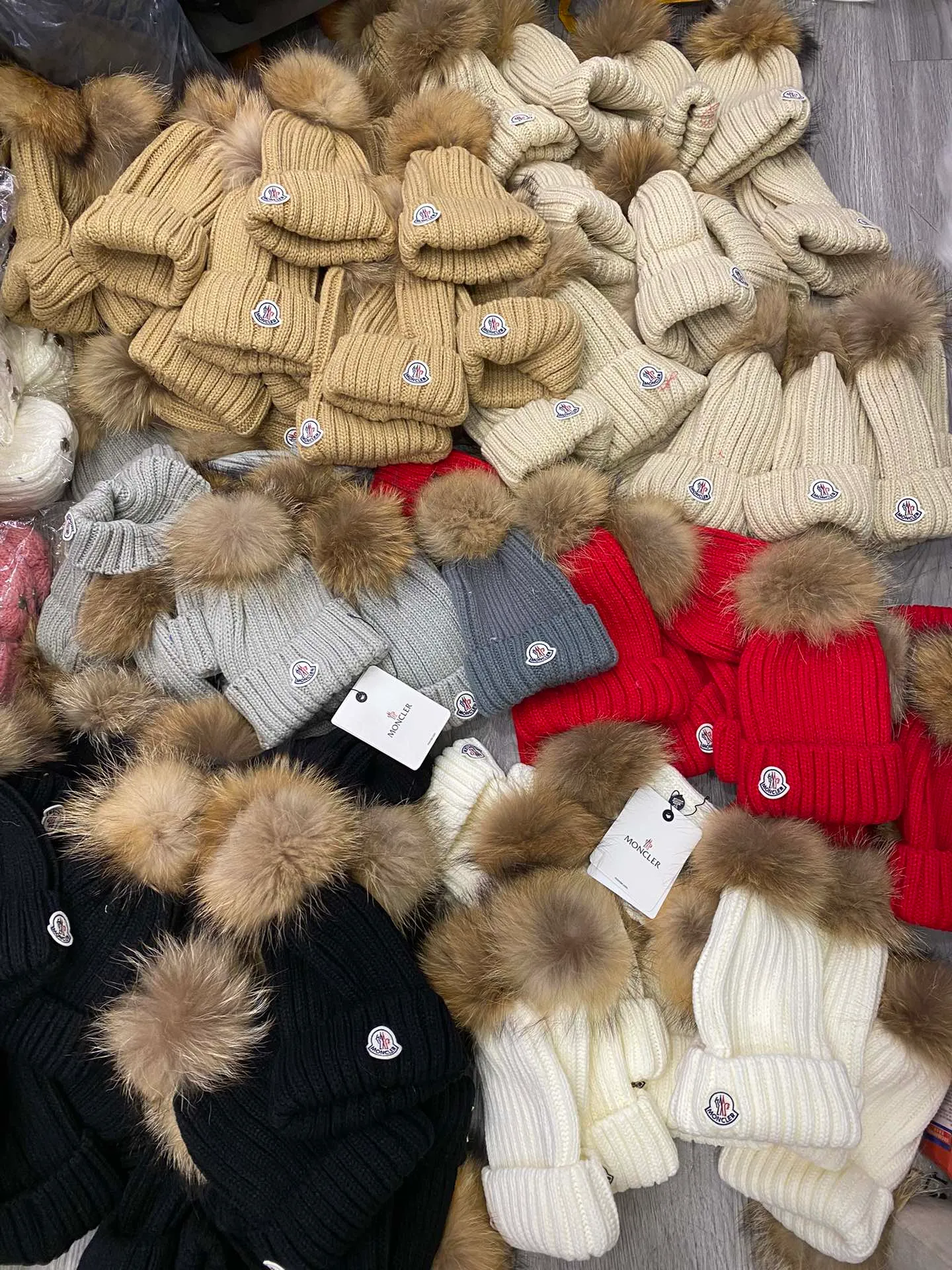 Inquiry with pictures, Moncler Mouth Covered Classic Knitted Beanie 🔥Best Edition