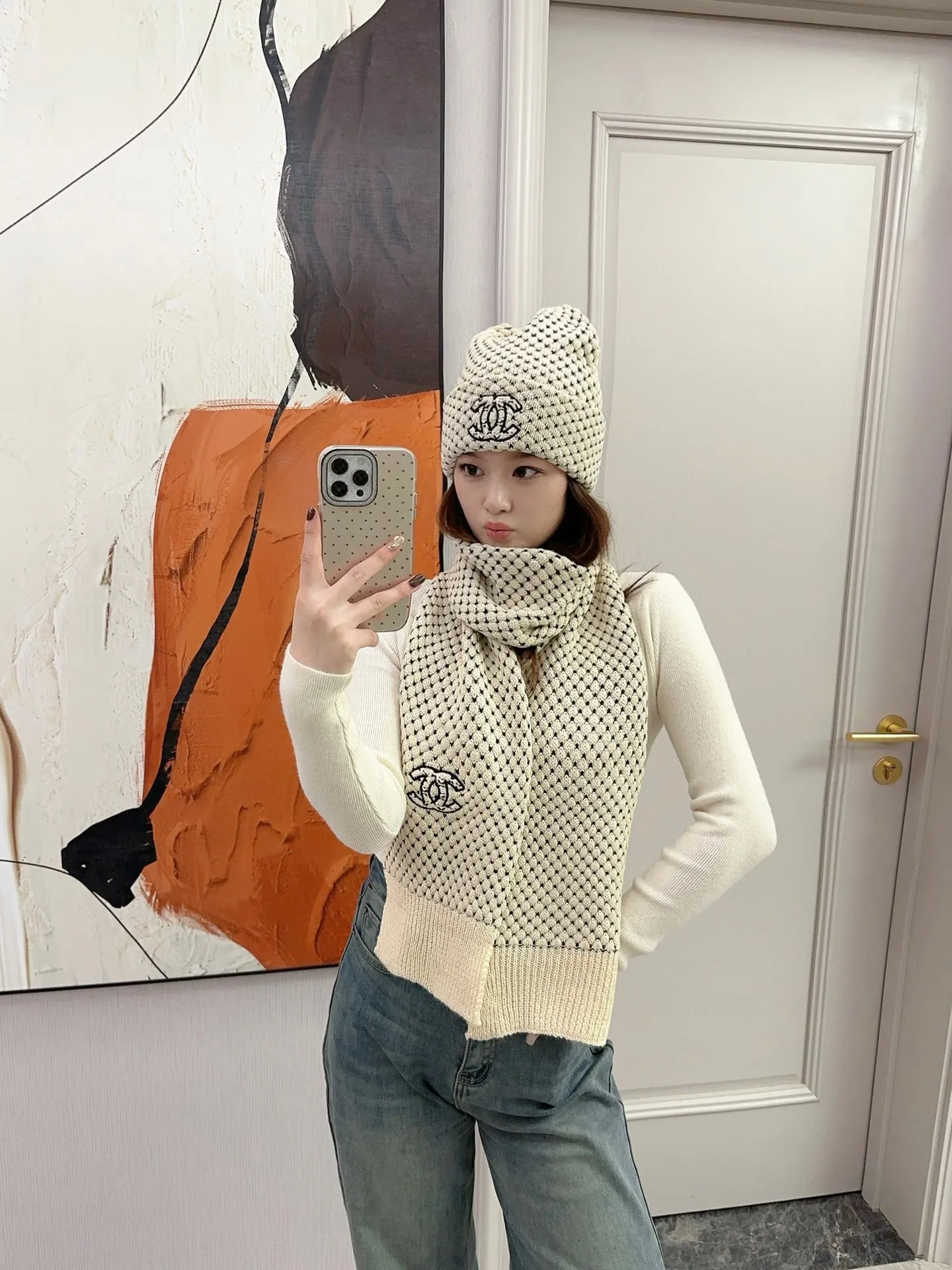 P180 GUCCI classic suit hat! Hat ➕Scarf! Cashmere and Rabbit Velvet Quality! It's warm and super comfortable. This winter, all you need is a set of hats. It's warm and fashionable! Unisex model! Can be made as a couple model! Complete range of anti-counterfeiting labels and elevators! Many styles, welcome to choose!!