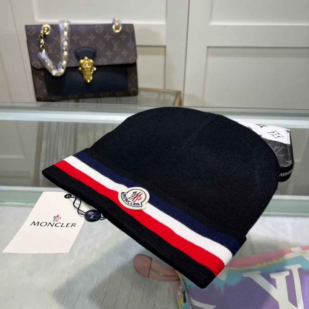P50 comes with dust bag 🌺【MONCLER】Official website classic model, pay attention to the quality, the only one in the market that pays attention to quality details, 70% wool, 30% rabbit fur knitted hat! The same style for men and women, thicker and warmer, fashionable and popular 🌸First-class quality, the best brand for warmth in autumn and winter, order now, limited edition